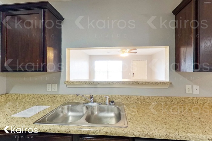 Building Photo - 3900 Thomas St