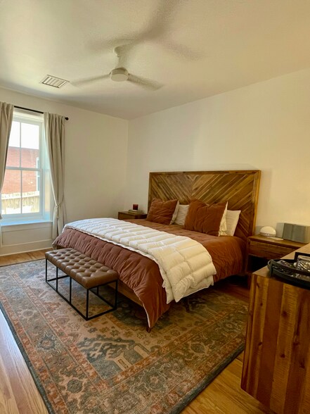 Building Photo - 308 Arno St NE