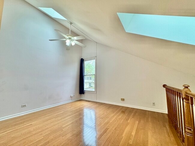 Building Photo - 2760 College Hill Cir