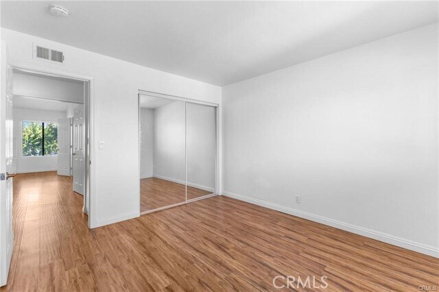 Building Photo - 5 Locust