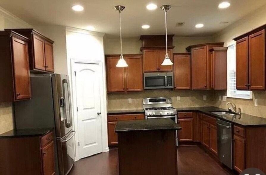 Building Photo - 4006 Kentworth Dr