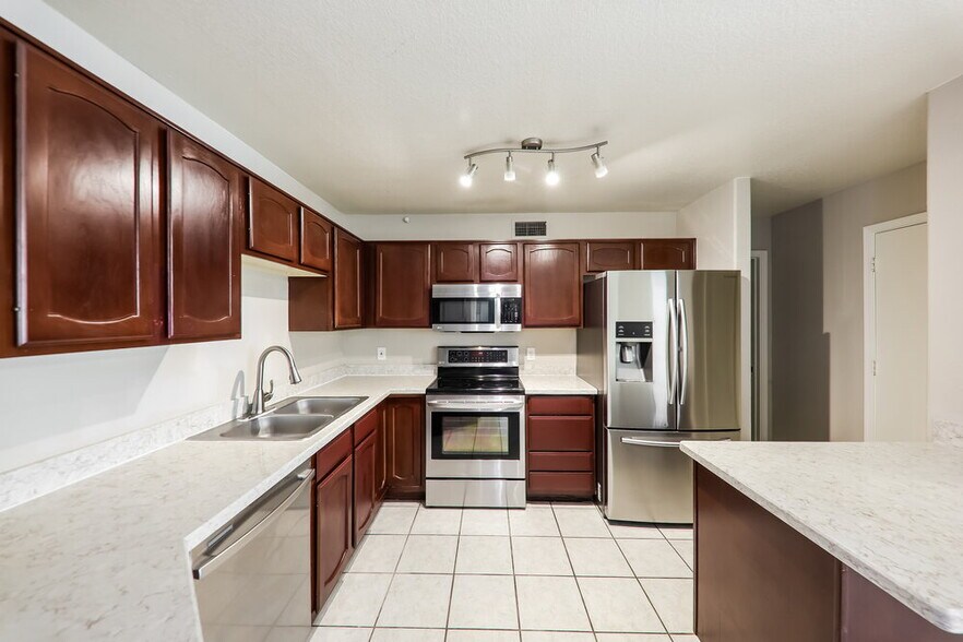 Building Photo - 11020 N 59th Dr