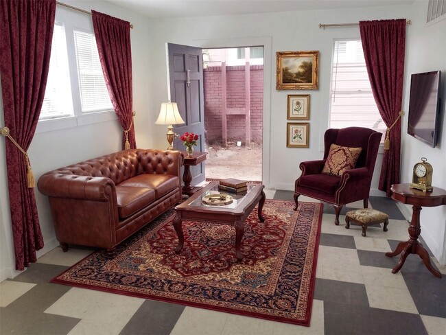 Building Photo - 2520 Hopkins St