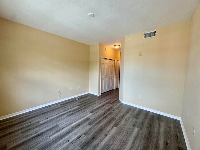 Building Photo - 15135 Michelangelo Blvd