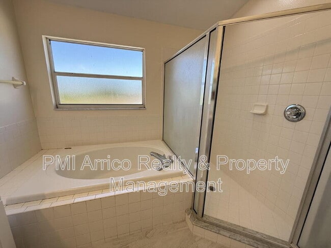Building Photo - 12653 Longcrest Dr