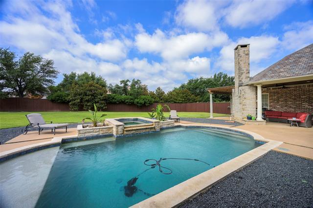 Building Photo - 6520 Twin Oaks Dr