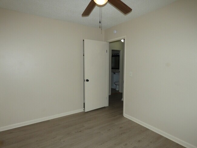 Building Photo - Beautifully Remodeled Home in North Kansas...