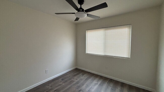 Building Photo - MeadSt221-223