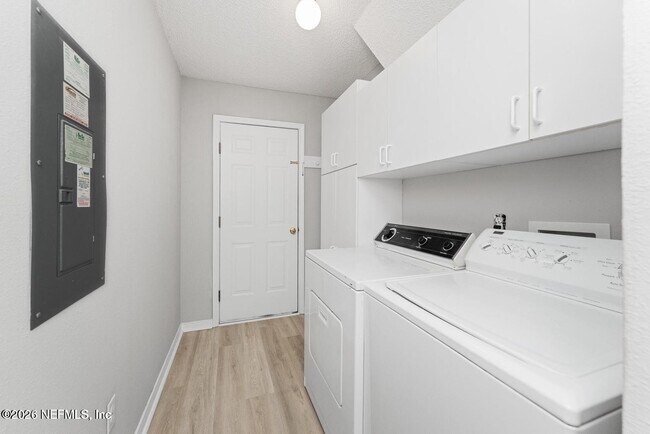 Building Photo - 5434 Bristol Bay Ln N