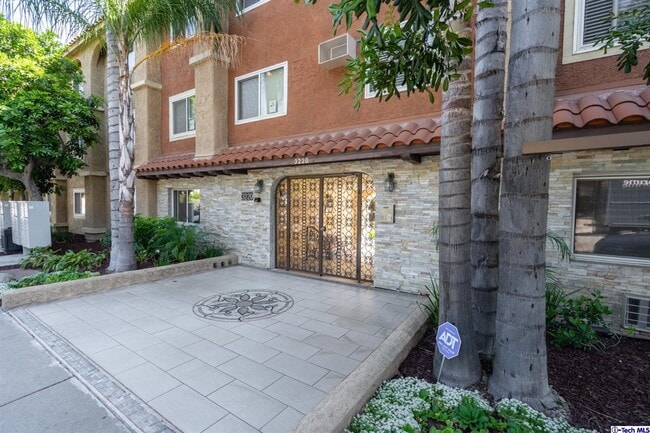 Building Photo - 3220 Altura Ave