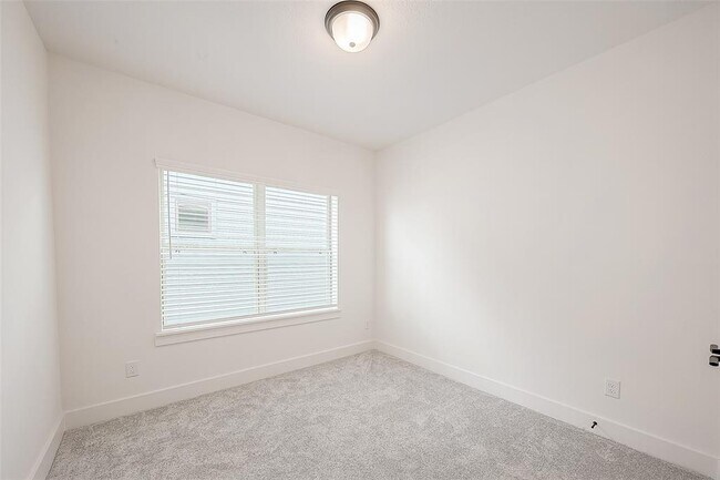 Building Photo - 15123 Parkland Canyon Dr