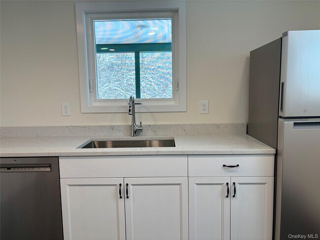 Building Photo - 156 Bloom Rd