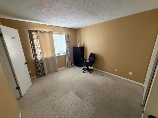 Building Photo - Charming 3 bed 3 bath townhome in the Orlando
