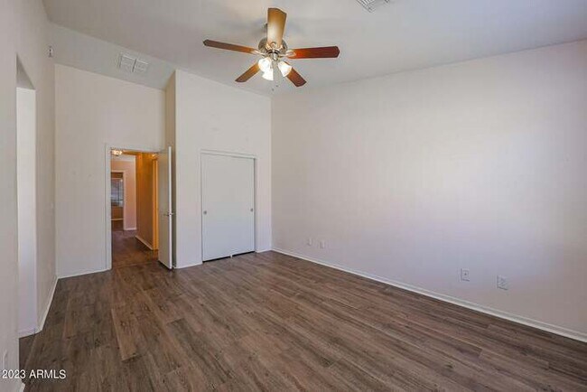 Building Photo - GREAT 3 bed, 2 bath home