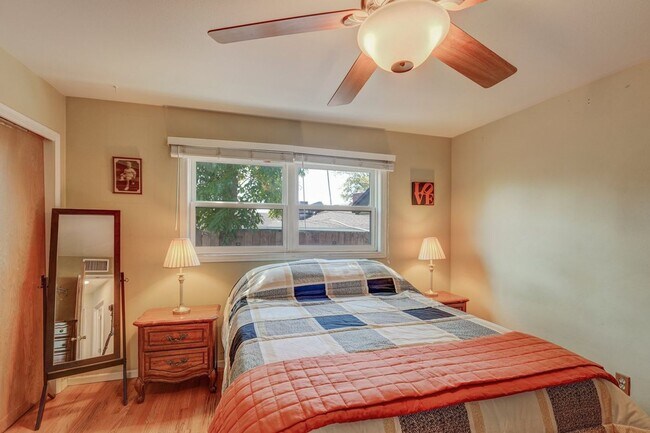 Building Photo - 4 Bedroom 2 Bath House for Rent Within Wal...