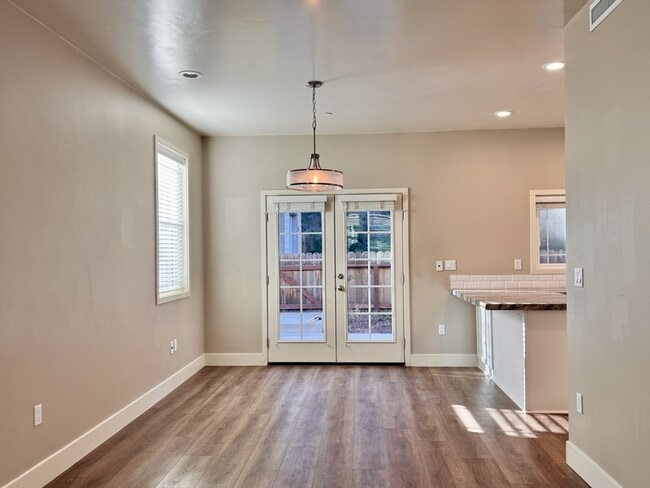 Building Photo - 230 Pello Ln