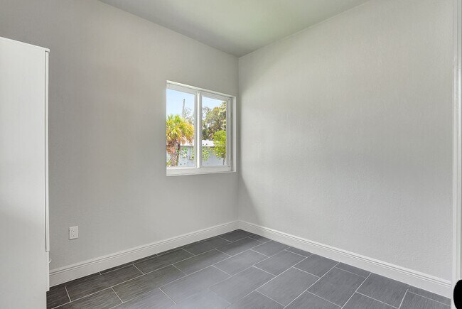 Bedroom 5 - 201 NW 6th Ave