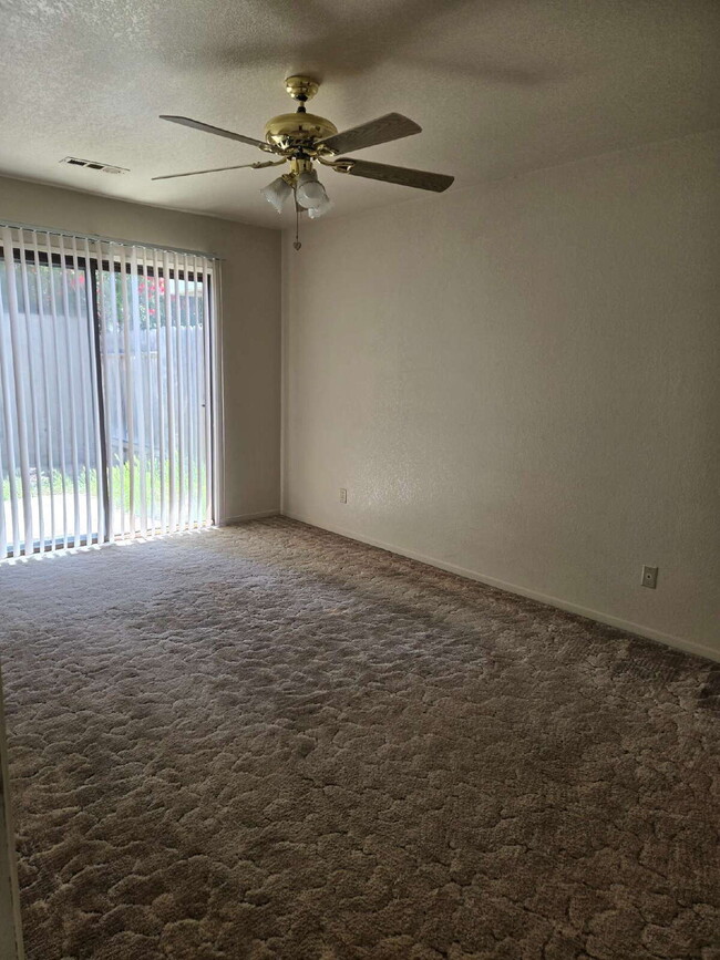 Building Photo - Highly Sought After Location! Available 5/9!