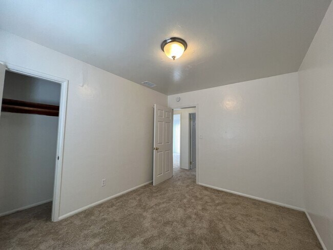 Building Photo - Must See 4 bedroom 2 and a half bathroom h...
