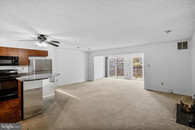 Building Photo - 835 Chanticleer