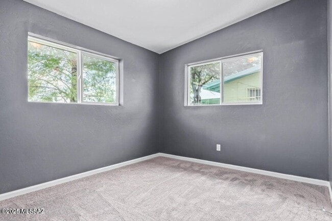 Building Photo - 843 E Alturas St