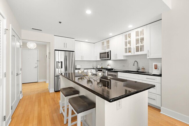 Building Photo - 1125 Maxwell Ln