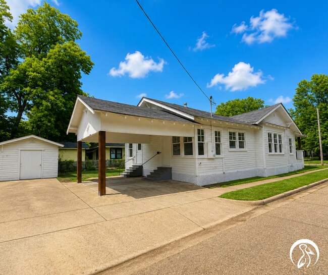 Building Photo - Beautifully Updated 3 Bedroom Home for Rent in West Monroe Near Antique Alley