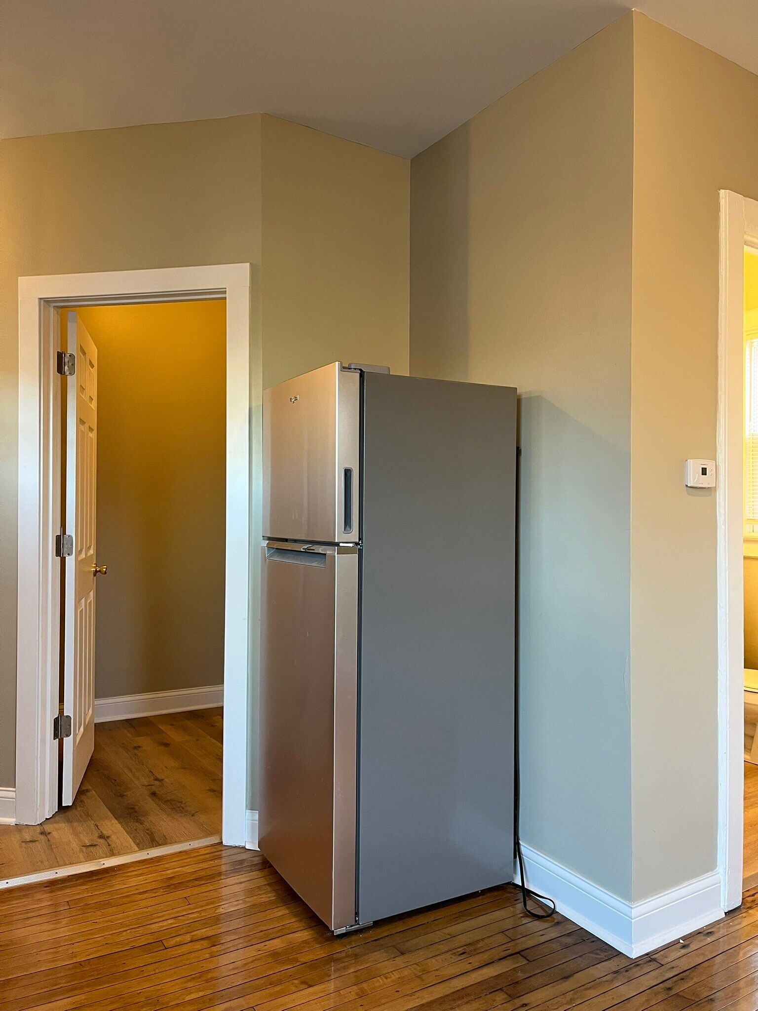 Building Photo - 814 E Lincoln Ave