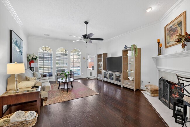 Building Photo - 502 Ernst Ct