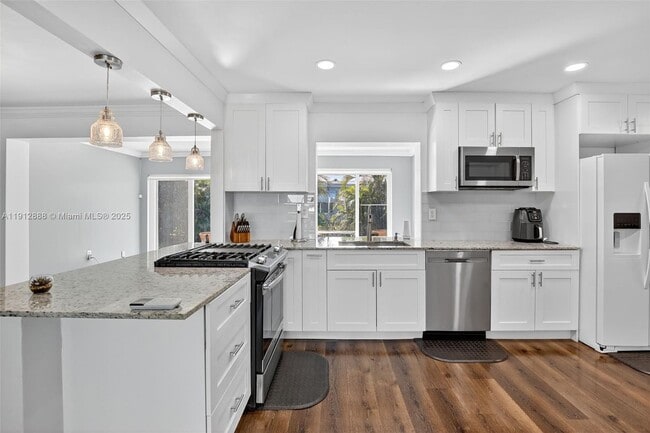 Building Photo - 7920 Alhambra Blvd