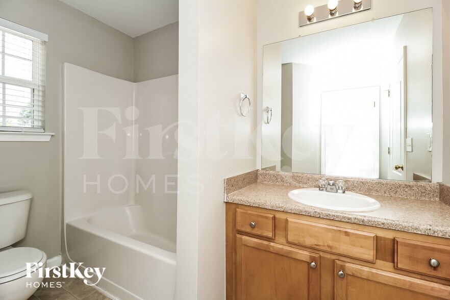 Building Photo - 5435 Yellow Pine Dr