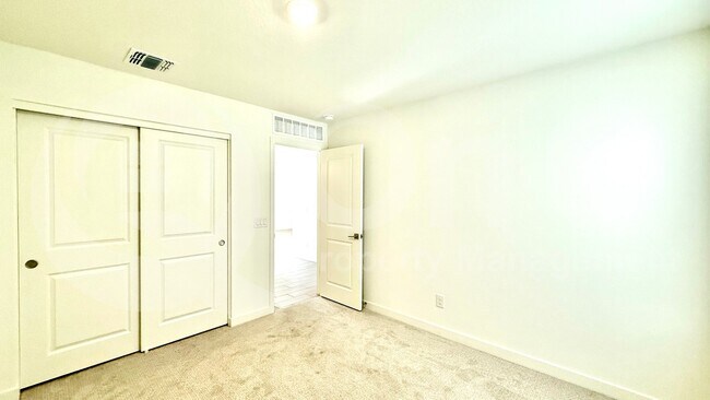 Building Photo - 1642 W Pima Ave