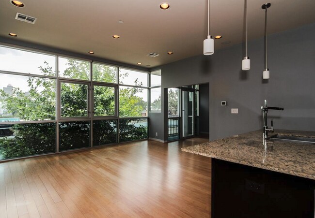 Building Photo - 1406 Columbus-203.64