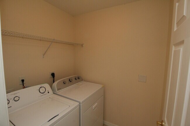 Building Photo - 885 Tavernier Cir NE
