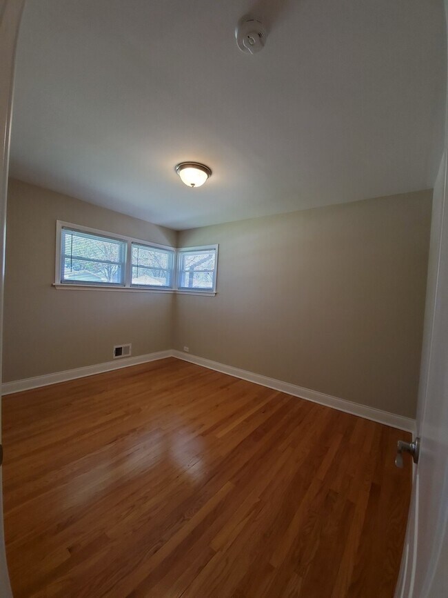 Building Photo - 708 N Wille St