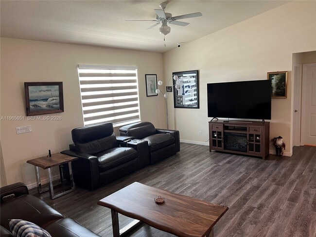 Building Photo - 9003 Largo Cir