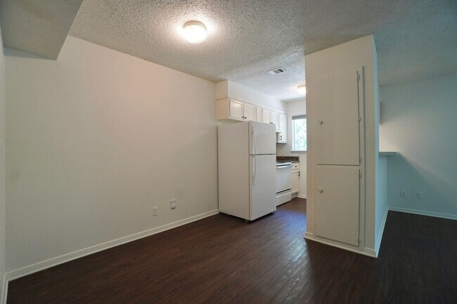 Building Photo - 2906 Sweeney Ln