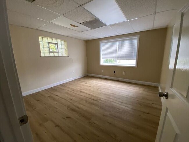 Building Photo - Across from Berkeley City Hall!