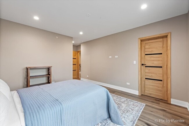 Building Photo - 154 Oak St