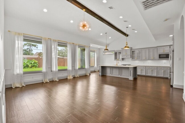 Building Photo - Timeless Elegance in Oak Forest: A Stylish...