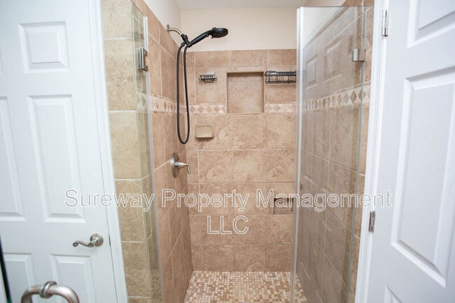 Building Photo - 7 Amaryllis Ln