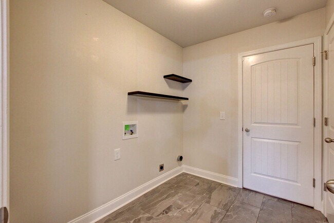 Building Photo - Beautiful Two Story Home With hardwood Flo...