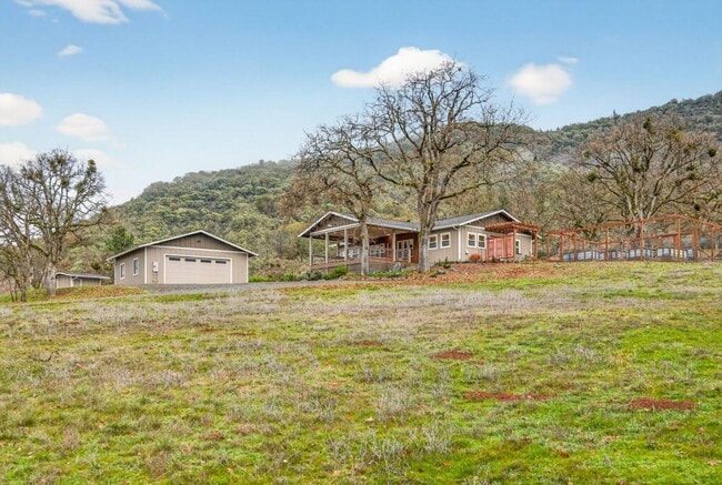 Building Photo - 860 Humbug Creek Rd