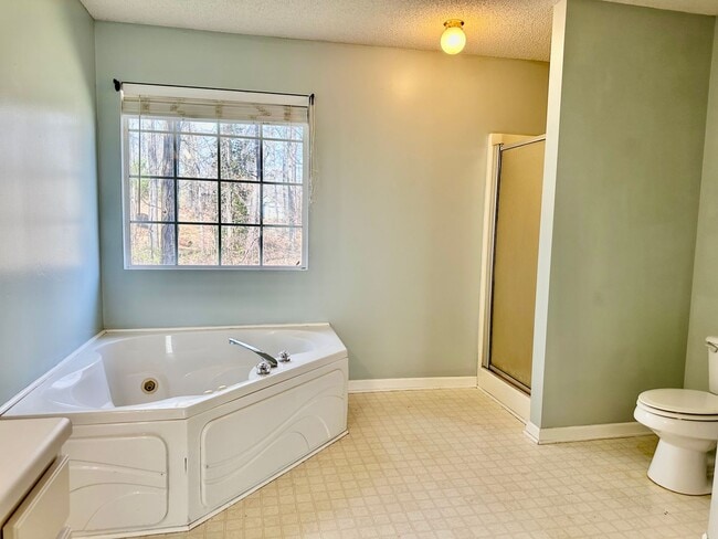 Building Photo - Dallas Rental-Ready for Immediate Occupancy!!