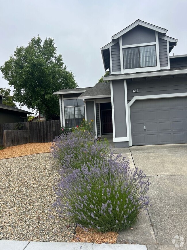 Building Photo - COMING SOON!! Gorgeous 4 bed 3 bath home l...