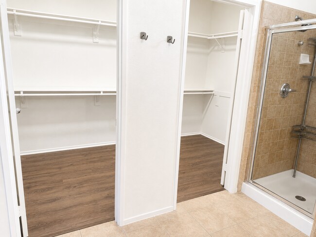 Building Photo - 952 Mira Grande