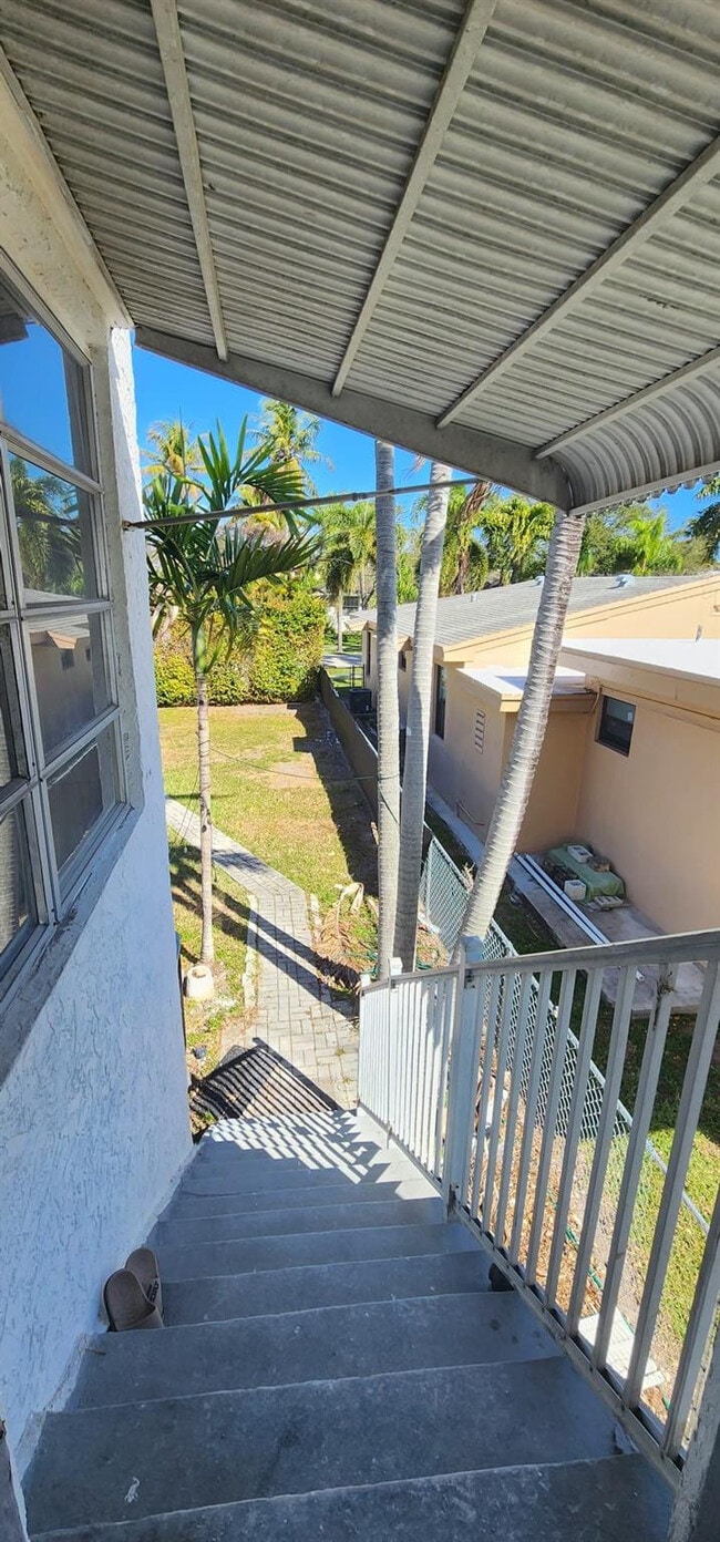 Building Photo - 708 NE 4th St