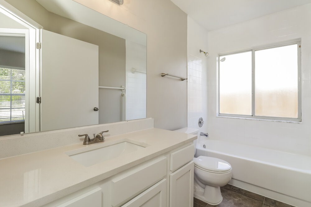 Building Photo - 10244 Rainbow Oaks Dr