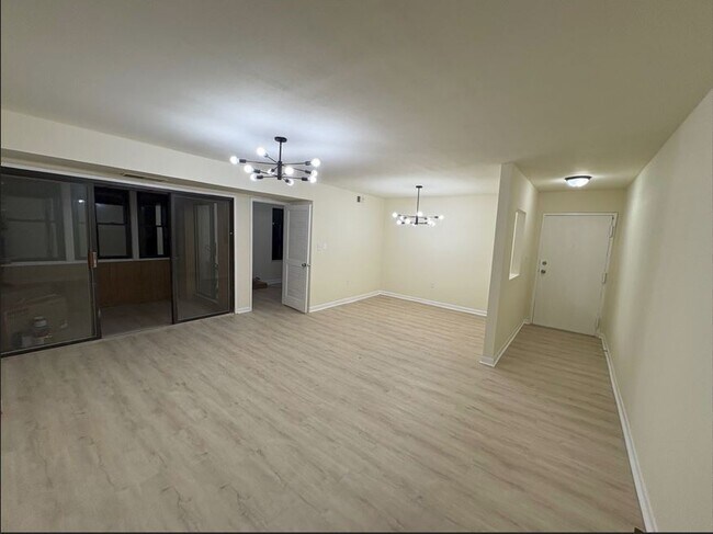 Building Photo - Columbia Condo