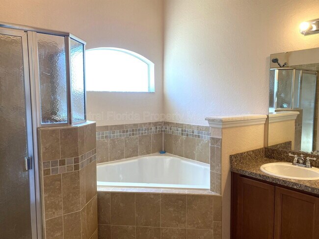 Building Photo - 250 Highland Meadows Ct